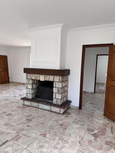 Very Beautiful Renovated 5-room House With Large Terrace, Garden And Garage