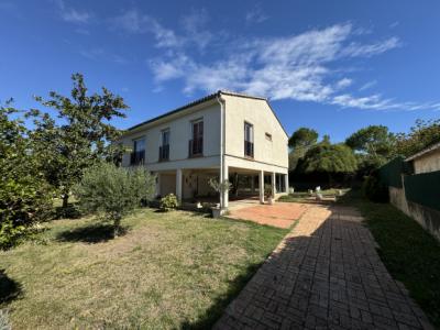 Near Limoux City Center, Residential Area, Spacious 4-sided Villa On 900 M2 Of Land