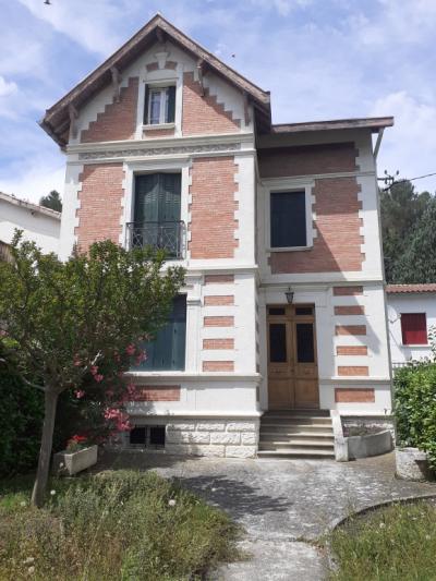 Character Townhouse, Independent With Adjoining Garden And Garage