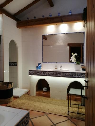 Gruissan, 3km From The Beaches, Renovated Character House With 5 Bedrooms, On A 2.5 Hectare Park, Wi