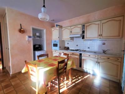 Near Limoux, Large Villa Comprising 2 Apartments On A Plot Of 2420 M2