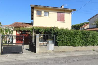 Limoux Neighborhood Close To The Center