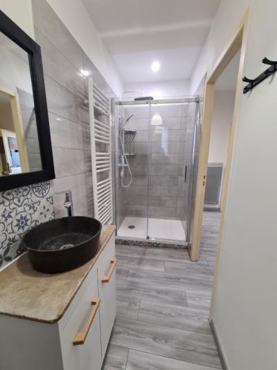 Chalabre Town Center In Character Building Very Well Renovated 2-room Apartment