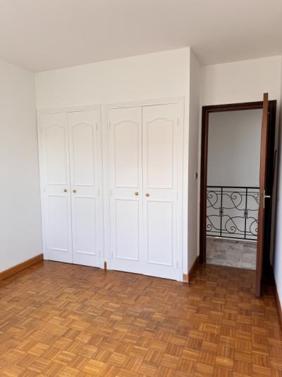 Very Beautiful Renovated 5-room House With Large Terrace, Garden And Garage