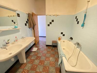 Villa Of Approximately 150 M2, On 400 M2 Of Garage, Ideal Commercial Location