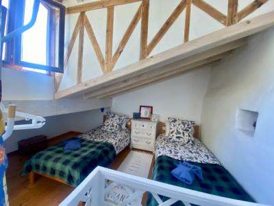 At The Foot Of The City: Charming House With Garage And Detached Garden