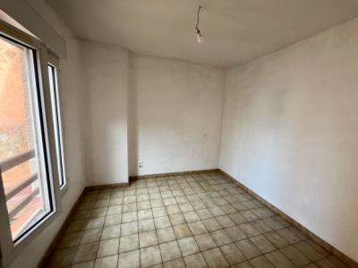 Bastide: Building With 4 Apartments And 2 Professional Premises To Renovate