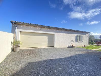 Between Limoux And Carcassonne, Beautiful Single-storey Villa