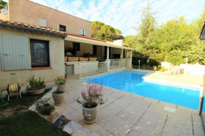 Near Limoux, Large Villa Comprising 2 Apartments On A Plot Of 2420 M2