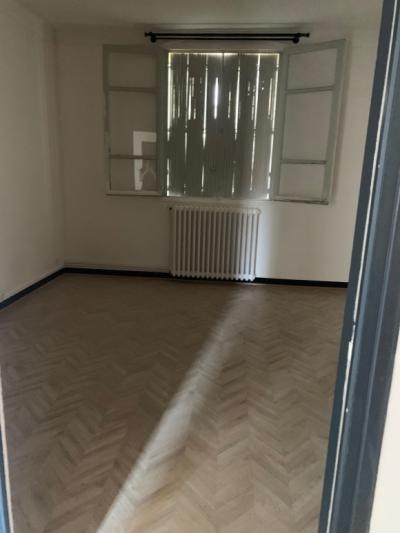 Large Flat T3 Renovated With Taste Close To The Center Of Limoux.
