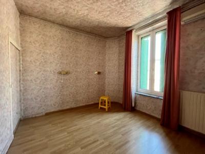 Near The Banks Of The Aude And The City: Real Estate Complex With Courtyards To Renovate