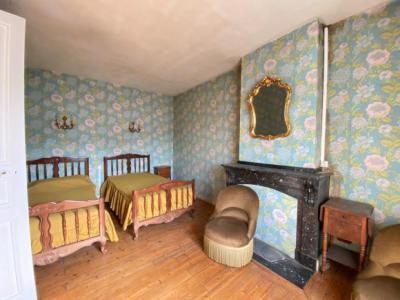 19th Century Mansion With Numerous Outbuildings And Additional Land Of 730 M2.