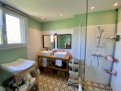 Charming Renovated Townhouse With Garage And Garden