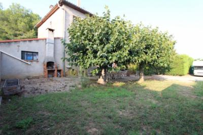 Limoux, Villa On 6500m2 Of Land With Swimming Pool And Outbuilding.