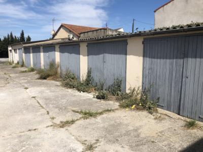 Garages / Box - Near Sabatier High School - Approximately 15m2 - Private Dead End