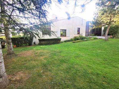 Near Limoux, Large Villa Comprising 2 Apartments On A Plot Of 2420 M2