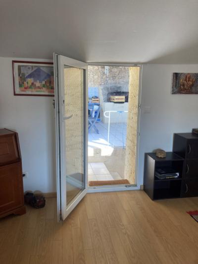 In A Village With All Amenities On The Carcassonne/limoux Axis, 3-bedroom House, Garage, Garden, And