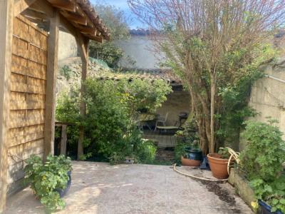 At The Foot Of The City: Charming House With Garage And Detached Garden