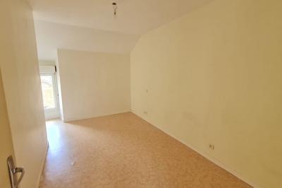 Flats / Apartments For Sale - 3 Rooms - 44 M2