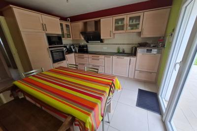 Houses For Sale - 7 Rooms - 141 M2