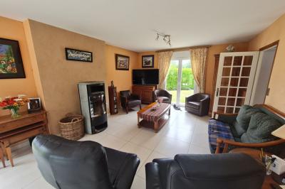 Houses For Sale - 7 Rooms - 141 M2