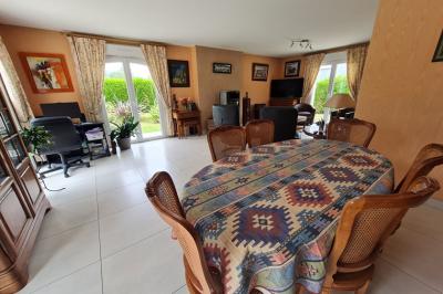 Houses For Sale - 7 Rooms - 141 M2