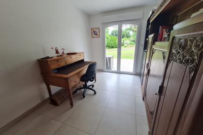 Houses For Sale - 7 Rooms - 141 M2