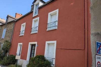 Houses For Sale - 7 Rooms - 134 M2
