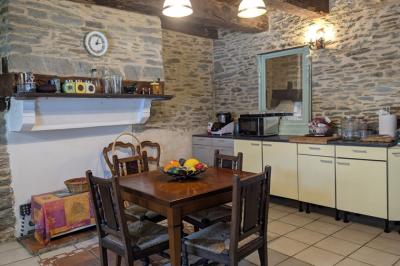 Houses For Sale - 7 Rooms - 134 M2
