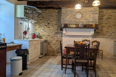 Houses For Sale - 7 Rooms - 134 M2
