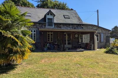 Houses For Sale - 5 Rooms - 110 M2