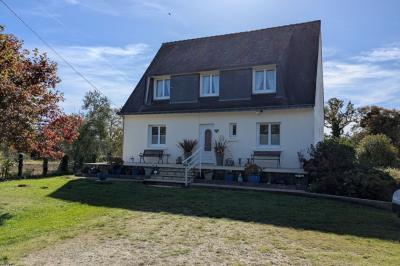 Houses For Sale - 6 Rooms - 136 M2