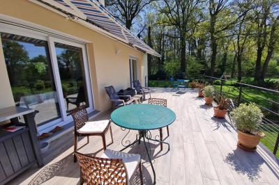 Houses For Sale - 6 Rooms - 102 M2
