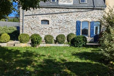 Houses For Sale - 7 Rooms - 134 M2