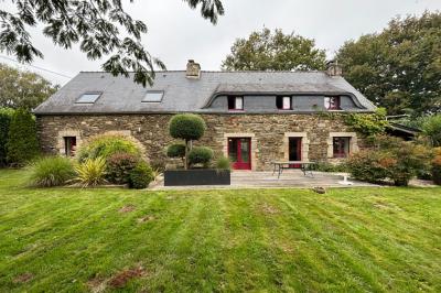 Houses For Sale - 7 Rooms - 160 M2