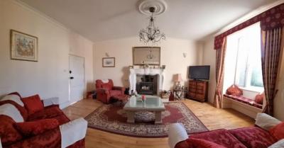 &#8364;189000 - Between Civray & Lizant : Large 5 Bedroom House - Established B&b Business